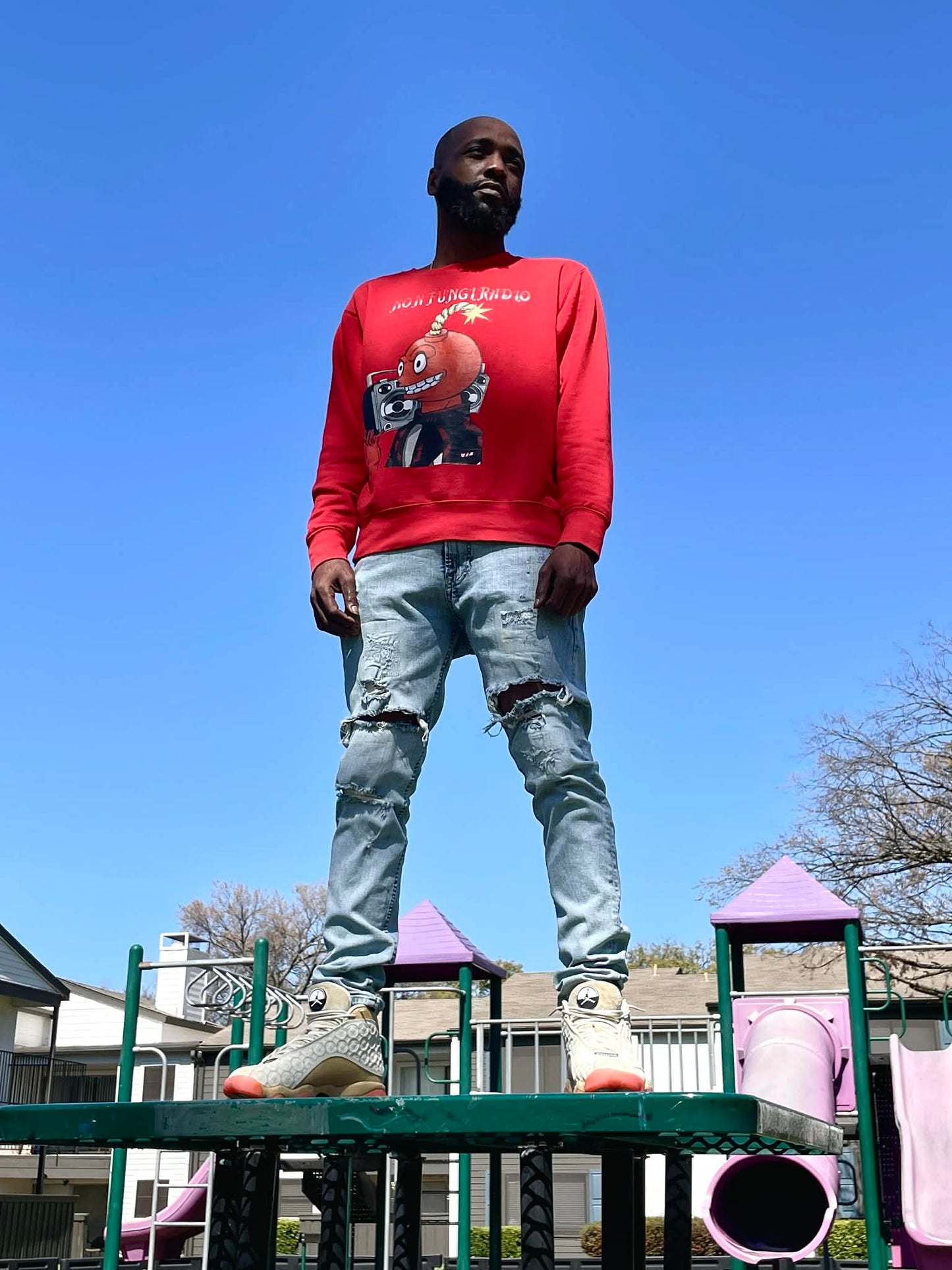 NON FUNGI RADIO LOGO SWEATER